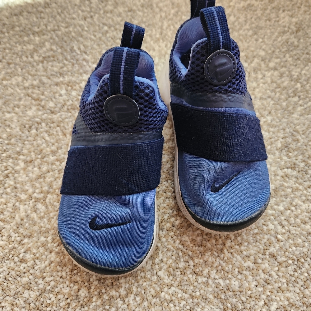 Nike 8c tennis shoes blue slipon